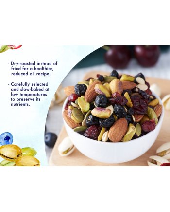 Signature Market Pistachio Berries Trail Mix